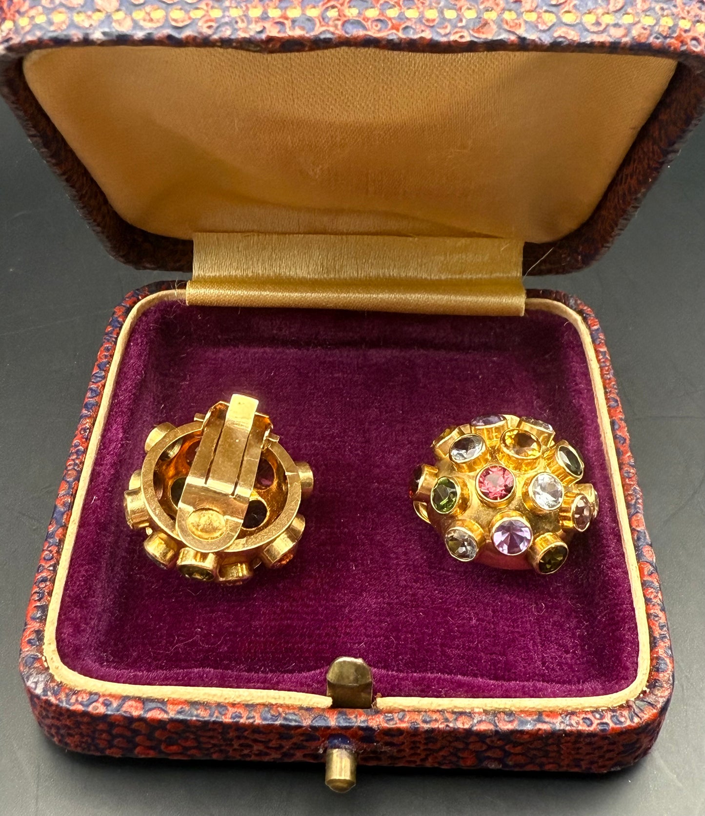 Back view showing clip-on clasp and structure