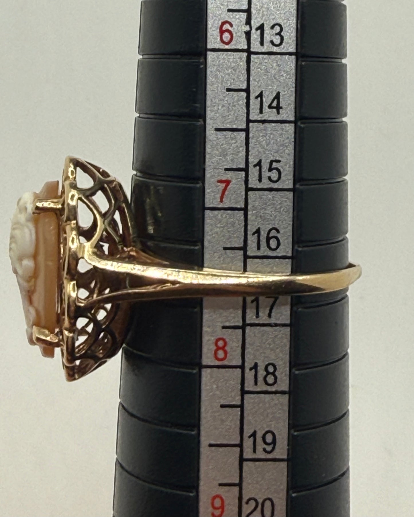 Profile of cameo ring on mandrel showing ring size (~7.25)