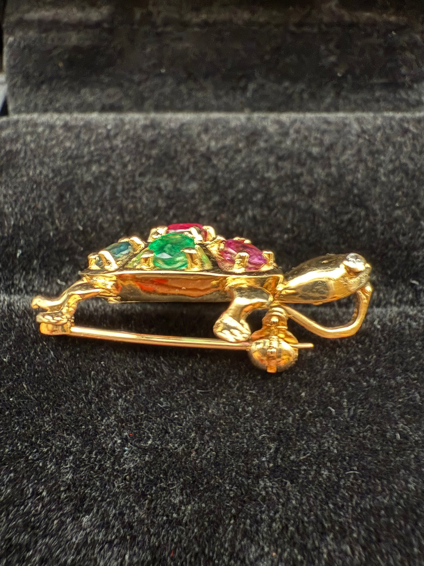 Side view of turtle brooch showing dimensional goldwork