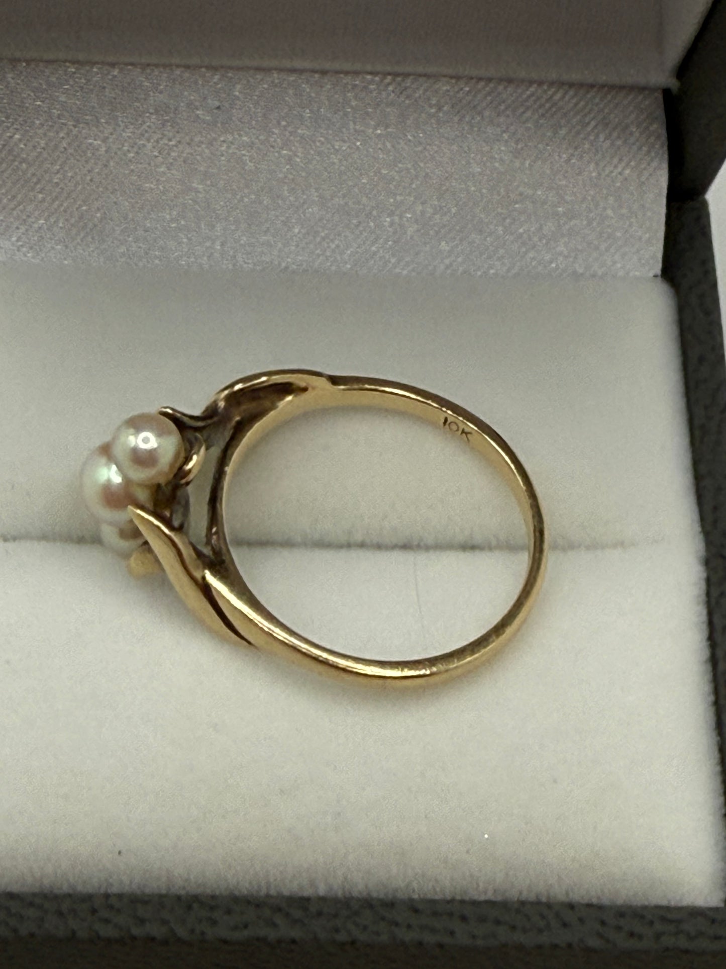Side view of vertical pearl design in gold setting