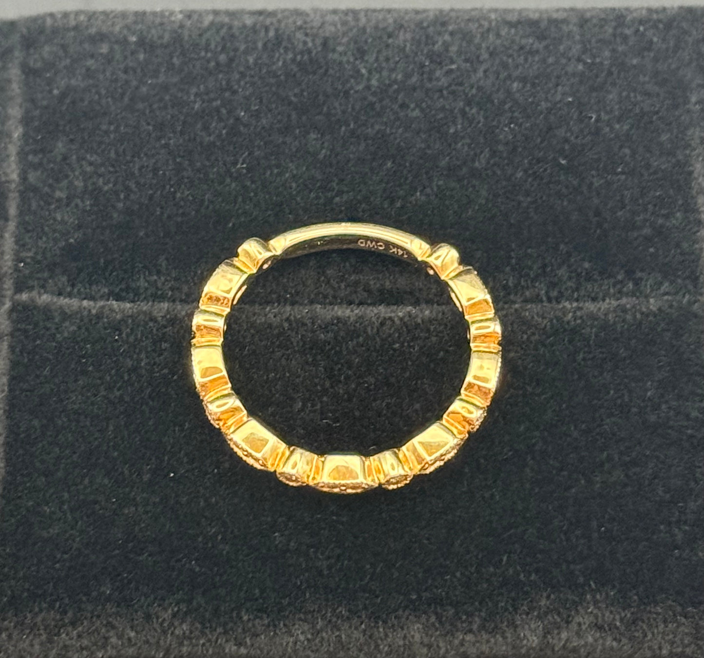 Side view showing band texture and diamond arrangement