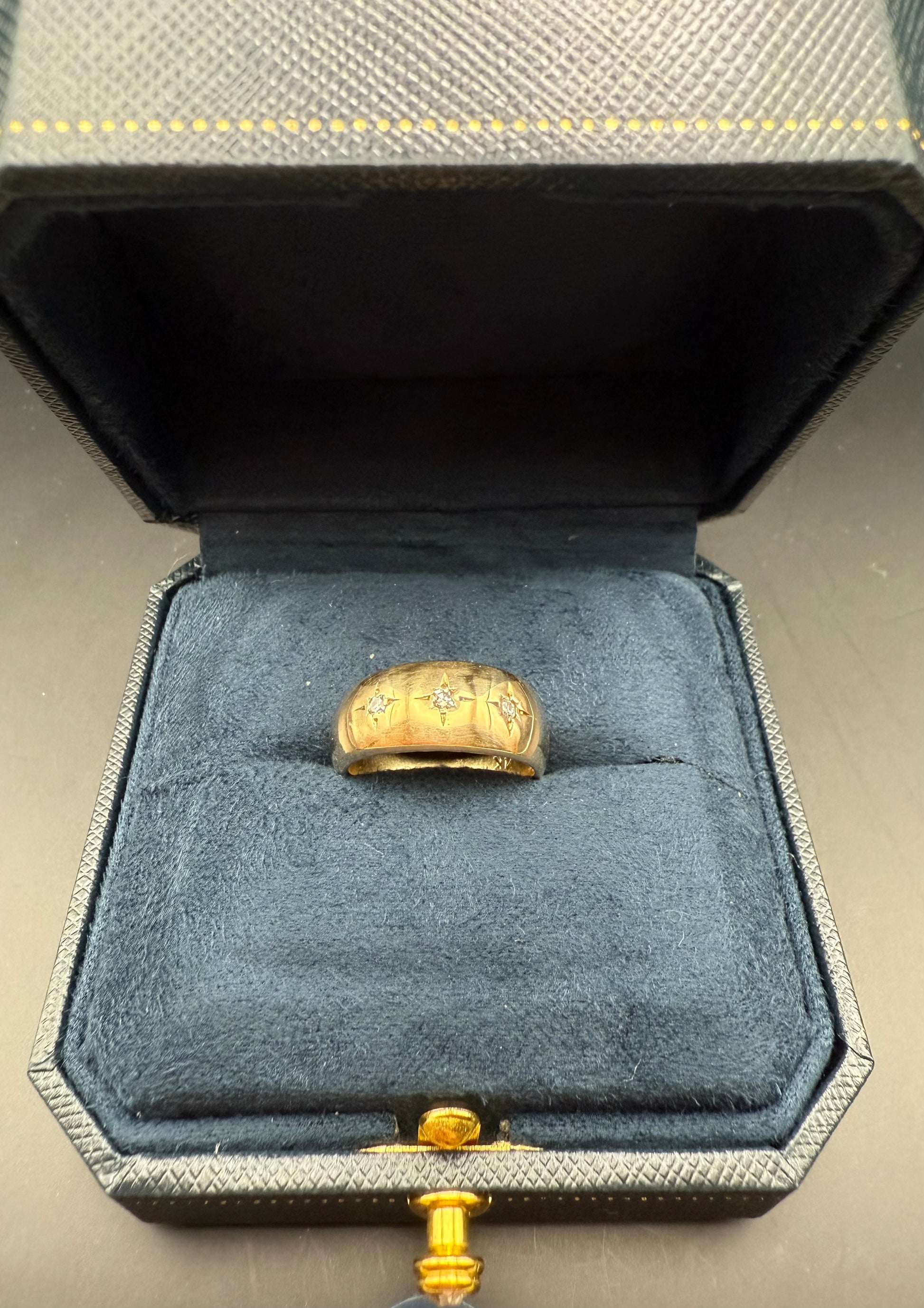 Vintage 14K yellow gold gypsy diamond starburst band ring in box
